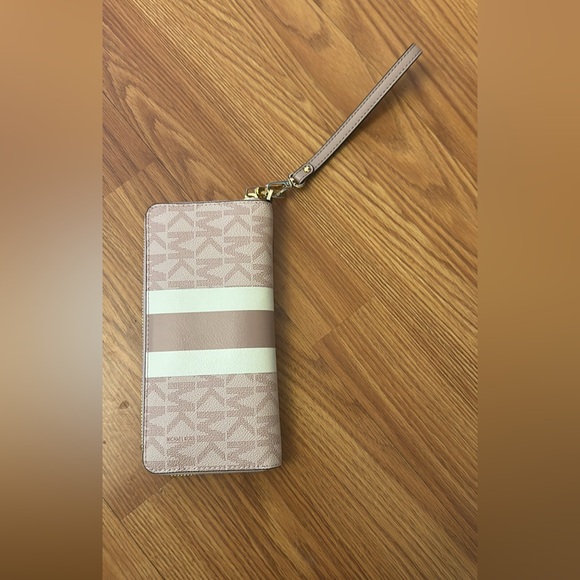 Michael Kors wallet - Picture 3 of 5